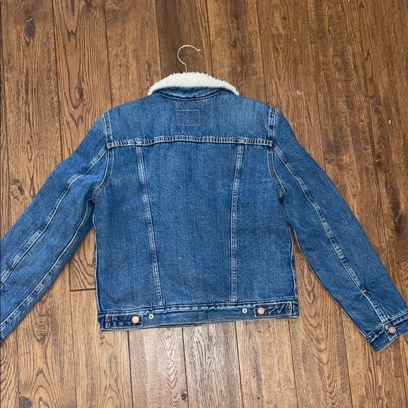 NWOT Levi’s Jean Jacket with Sherpa Lining - Picture 3 of 3